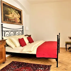 Small Luxury Palace Отель